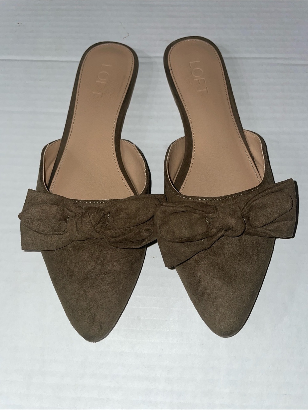 LOFT Olive Bow Pointed Toe Suede Mules Women Size 10